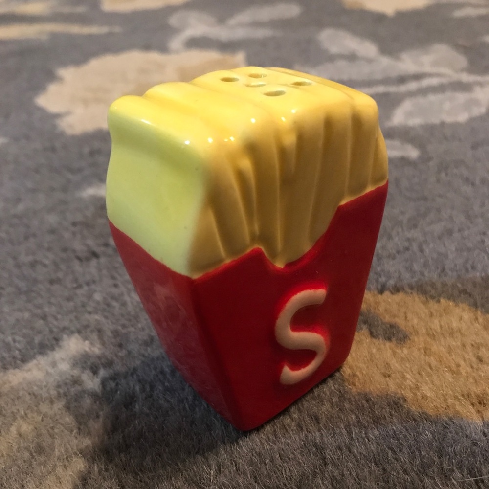 Burger and Fries Salt and Pepper Shakers - Picture 2 of 3